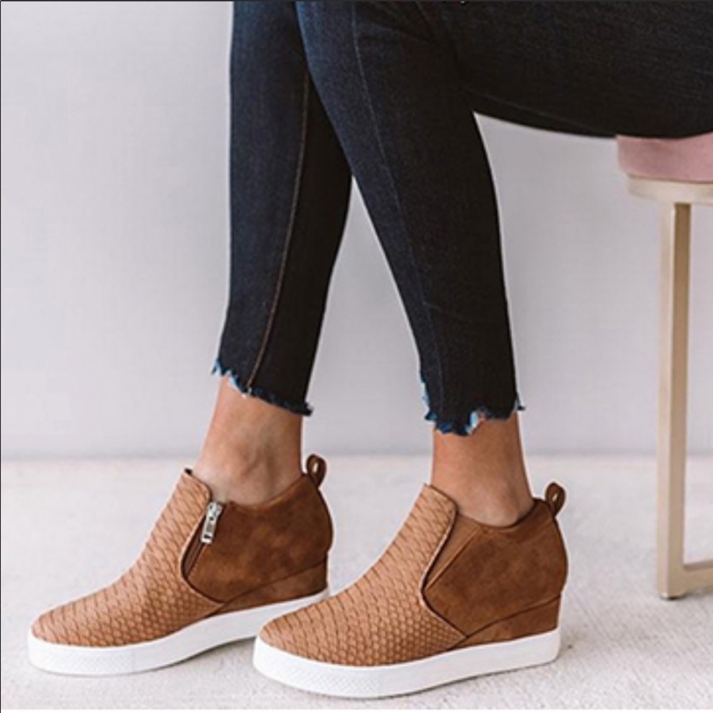 ⭐️ women’s short bootie sneakers